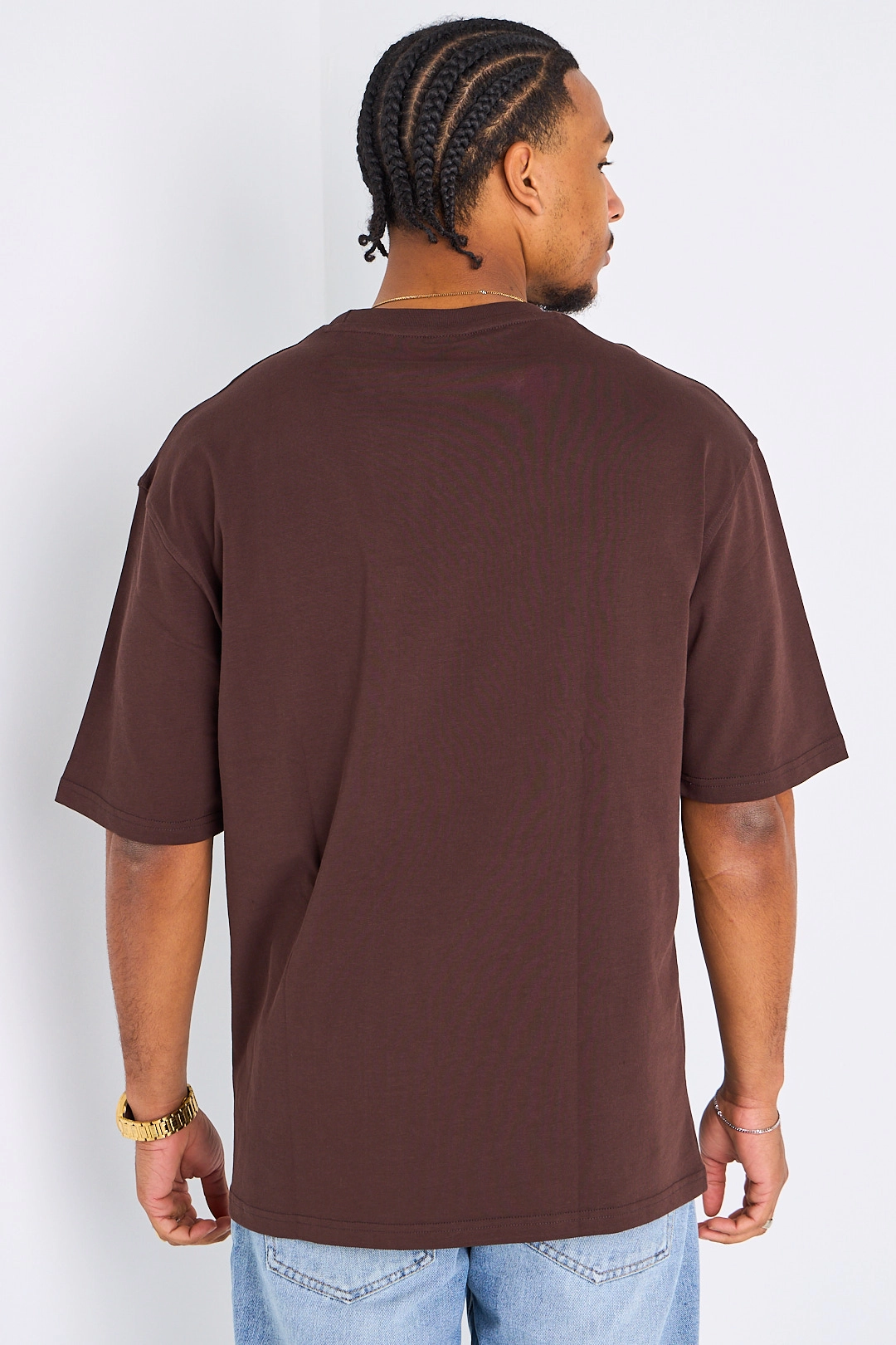 Tee-shirt marron foncé à col rond