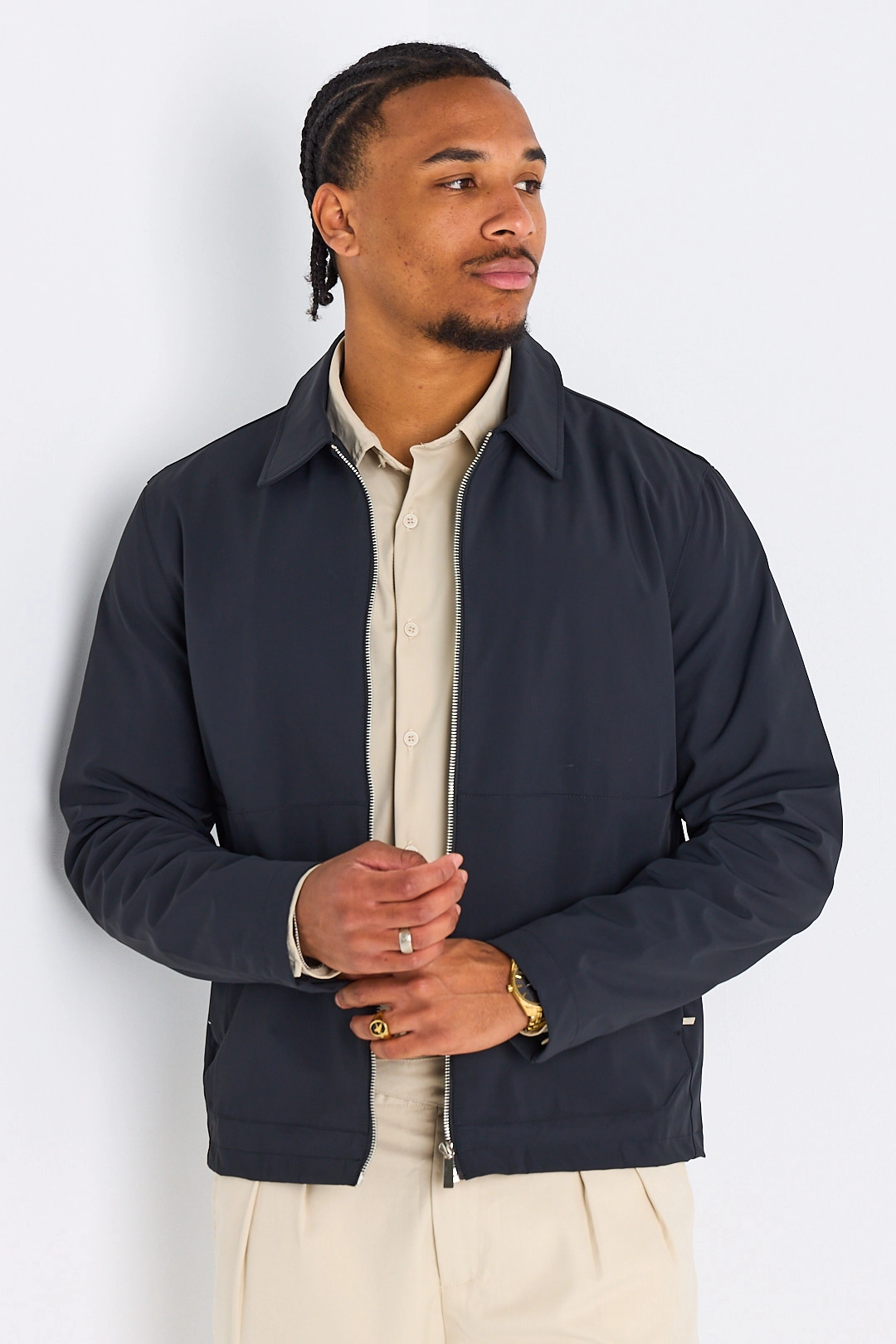 Veste noire à col rabat et manches longues