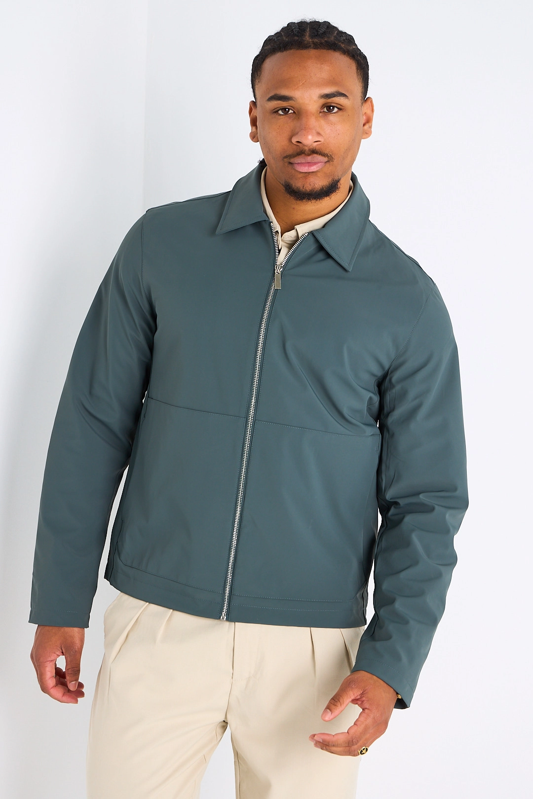 Veste verte grisée à col rabat et manches longues