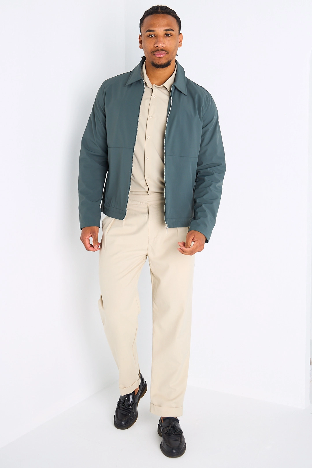 Veste verte grisée à col rabat et manches longues