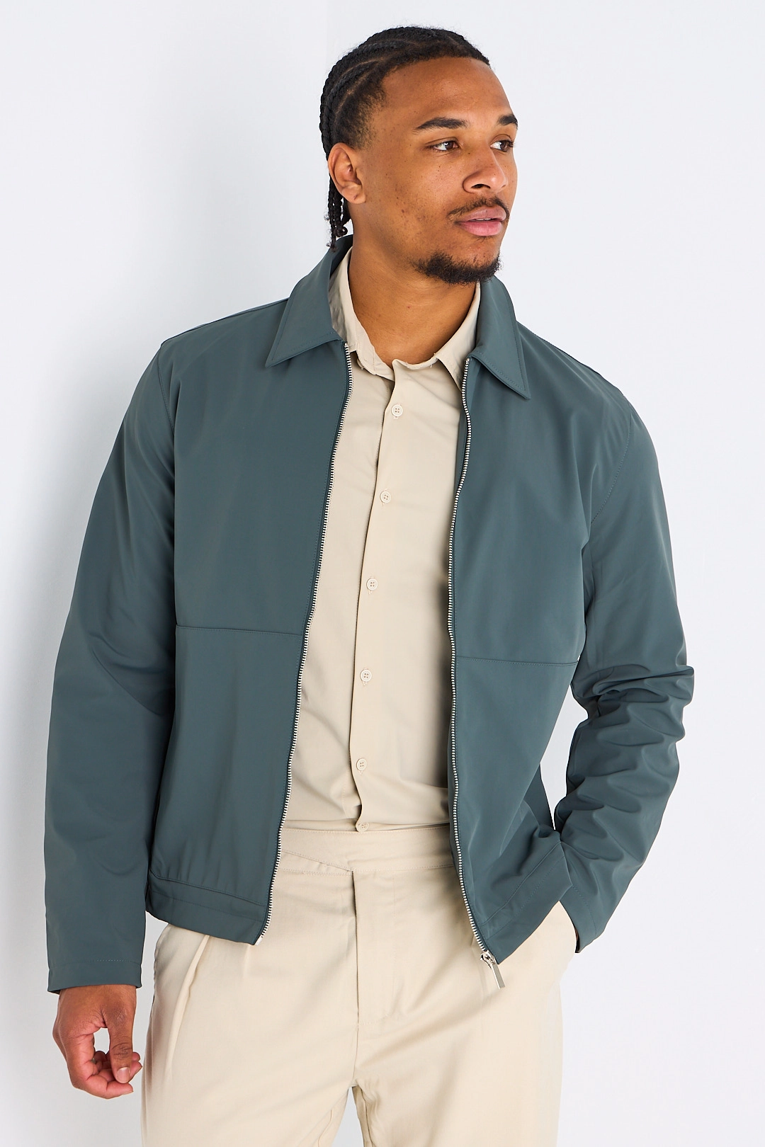 Veste verte grisée à col rabat et manches longues
