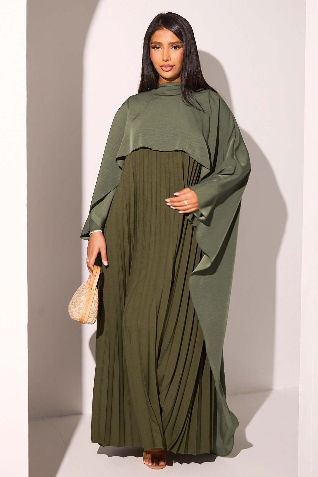 Robe plissée verte olive à empiècement asymétrique