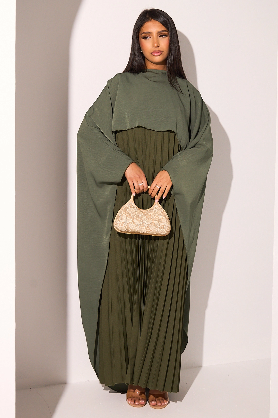 Robe plissée verte olive à empiècement asymétrique