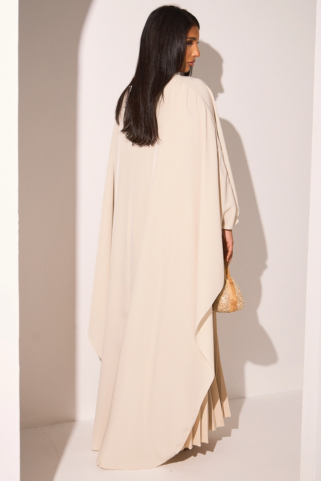 Robe plissée beige clair à empiècement asymétrique