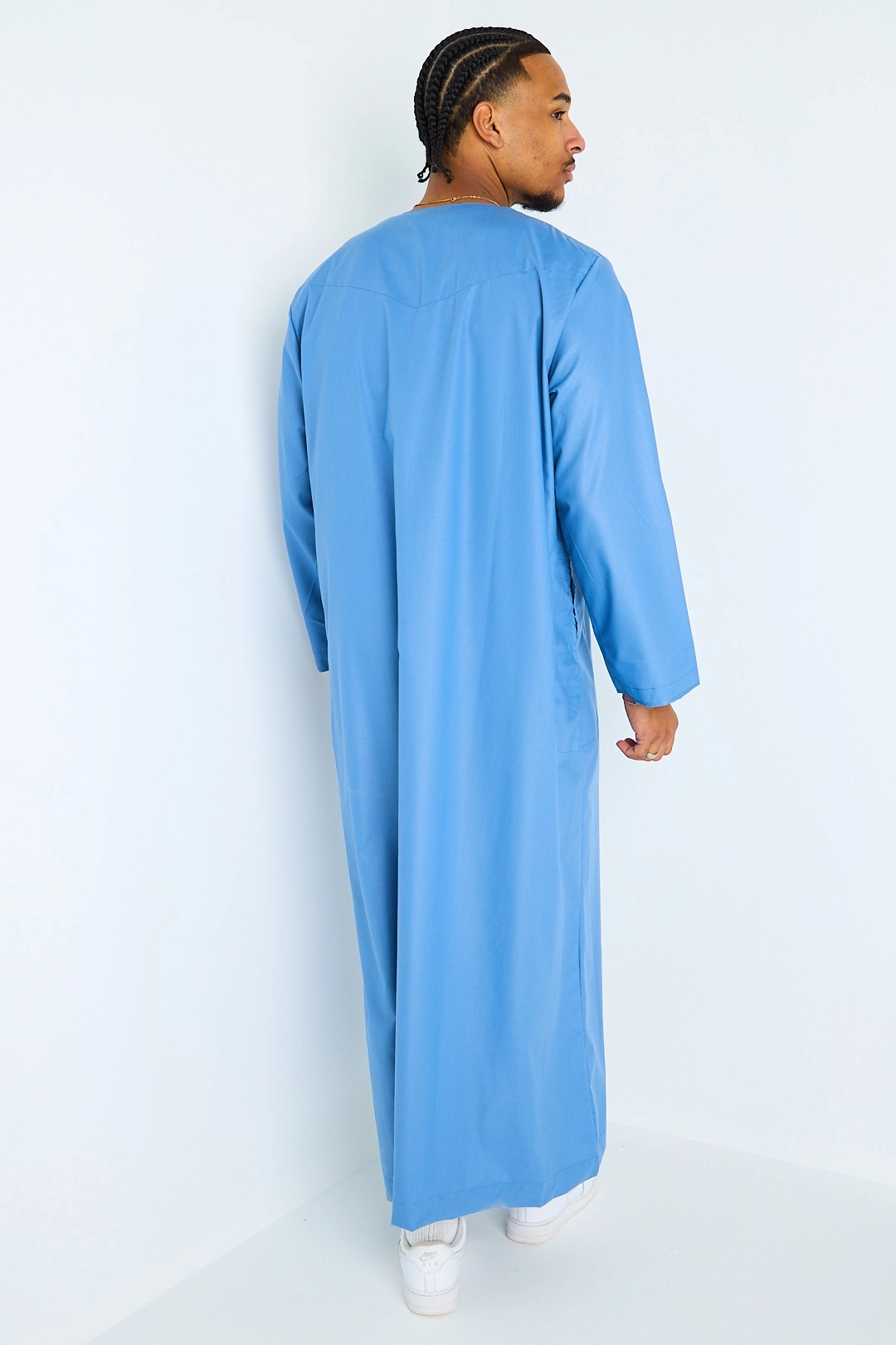 Qamis bleu à pompons