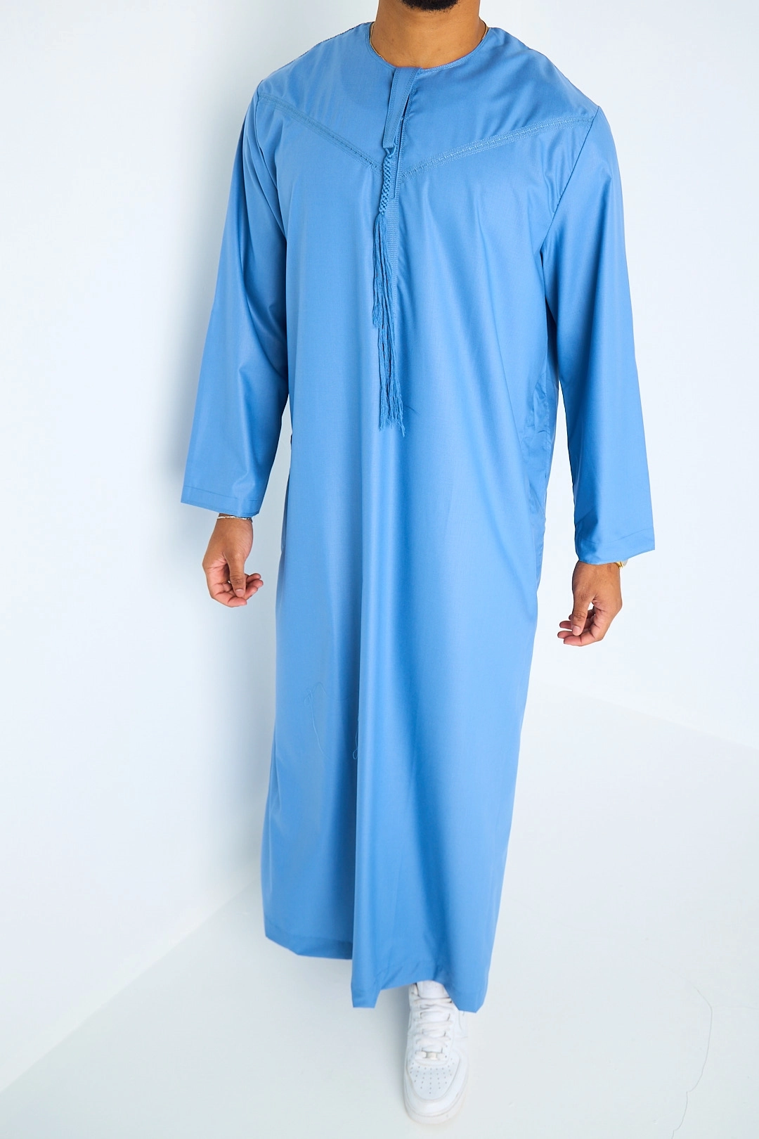 Qamis bleu à pompons