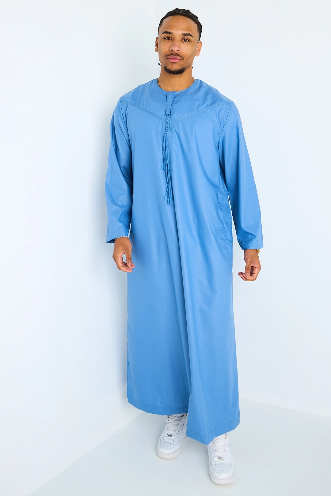 Qamis bleu à pompons