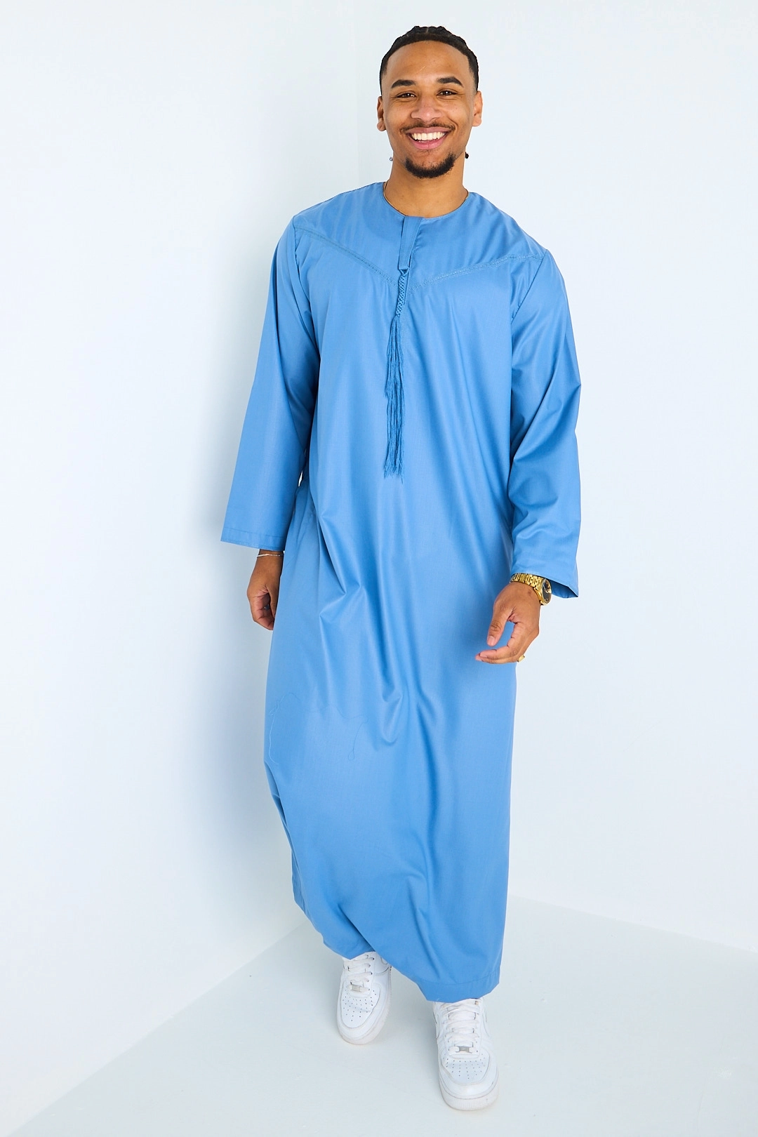 Qamis bleu à pompons