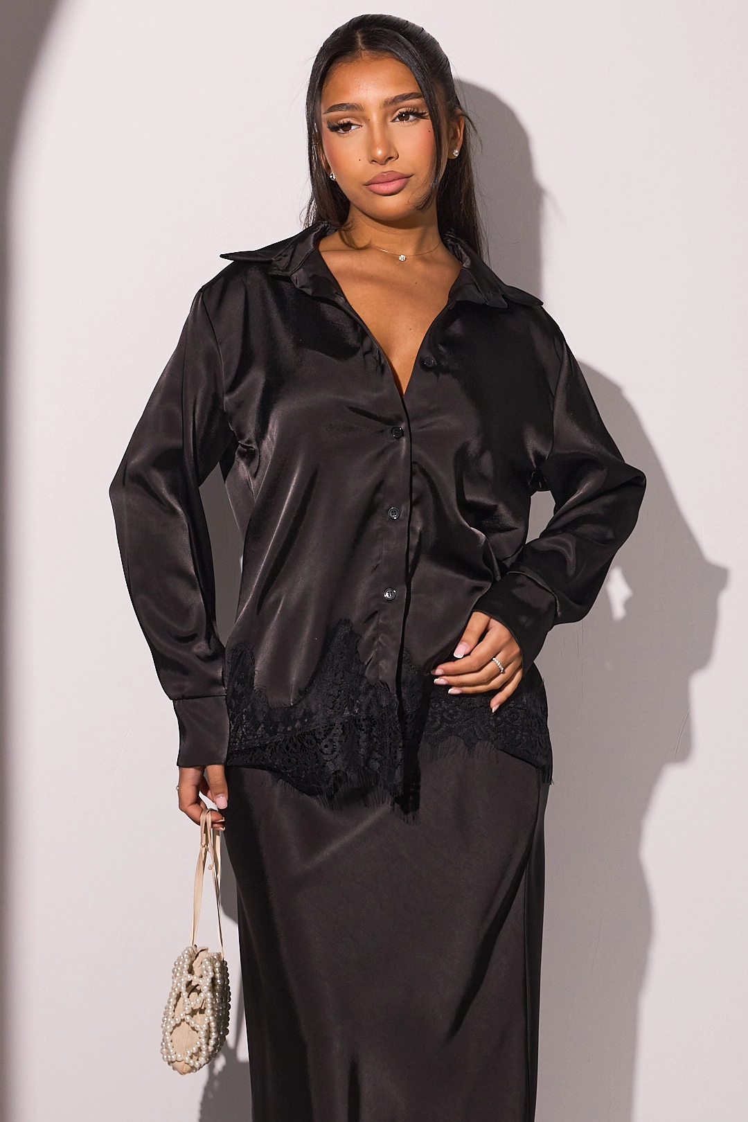 Ensemble deux pièces noir chemise + jupe à dentelle