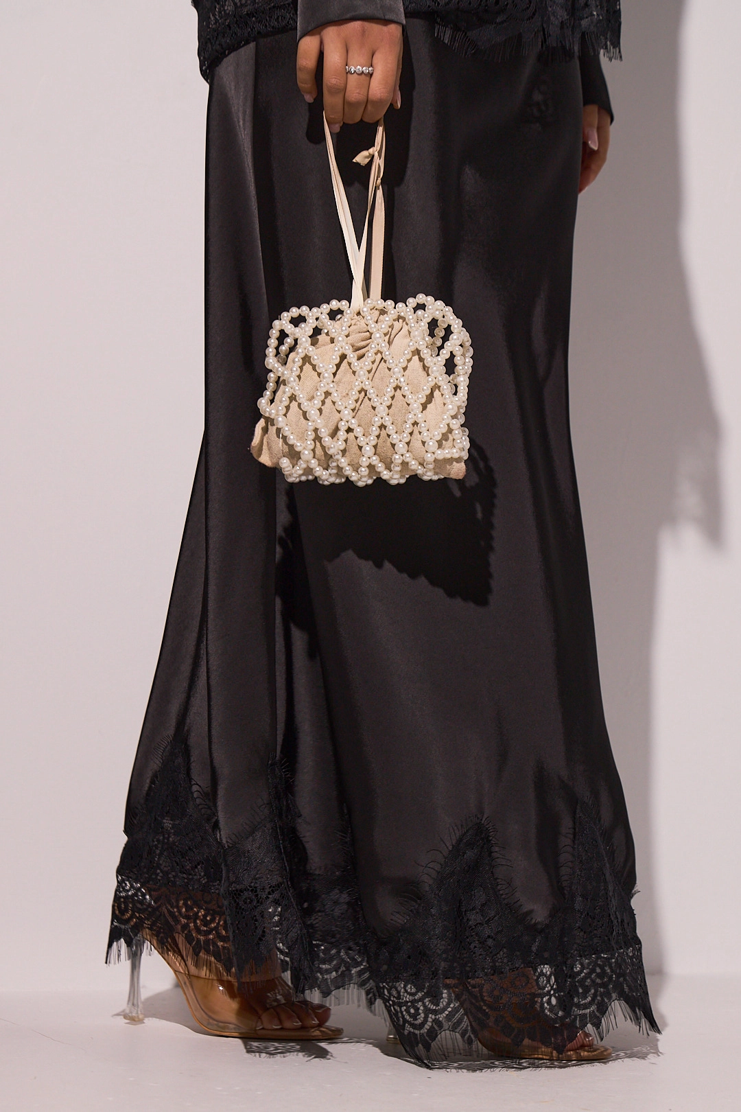 Ensemble deux pièces noir chemise + jupe à dentelle