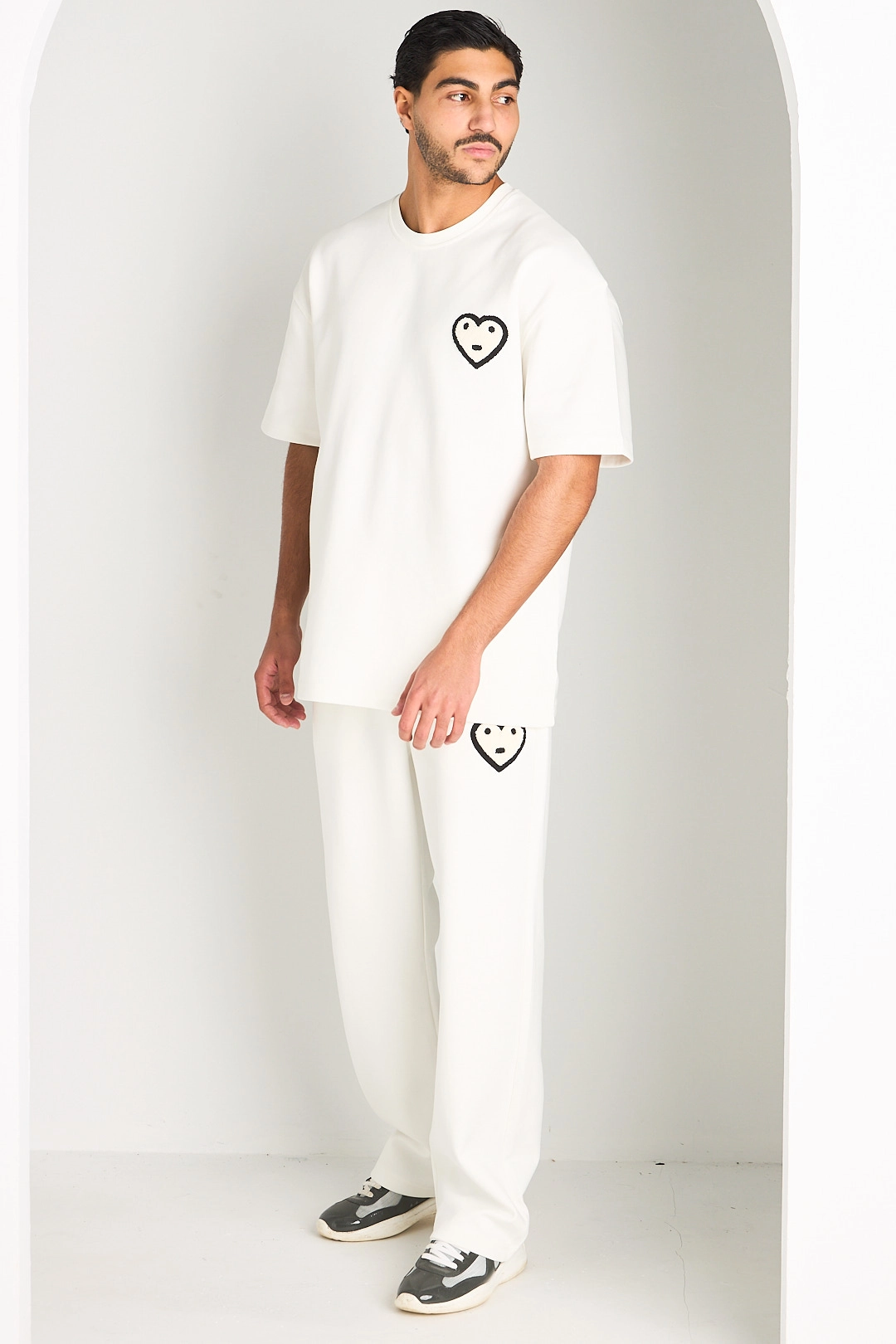 Ensemble blanc haut + pantalon avec broderies