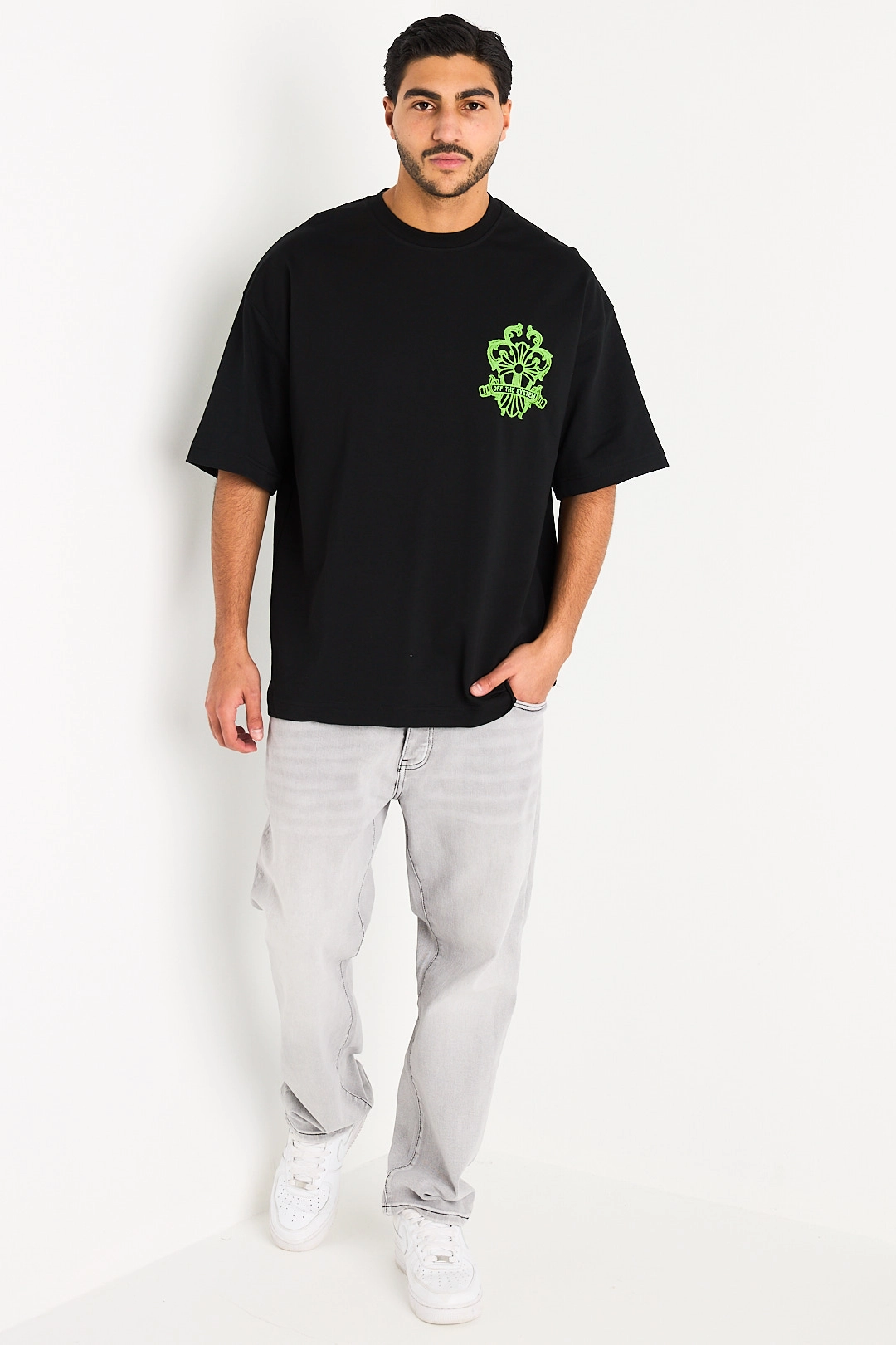 Tee-shirt noir à broderies