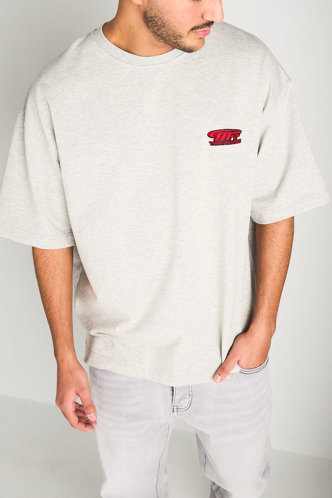 Tee-shirt gris à illustration sur le dos