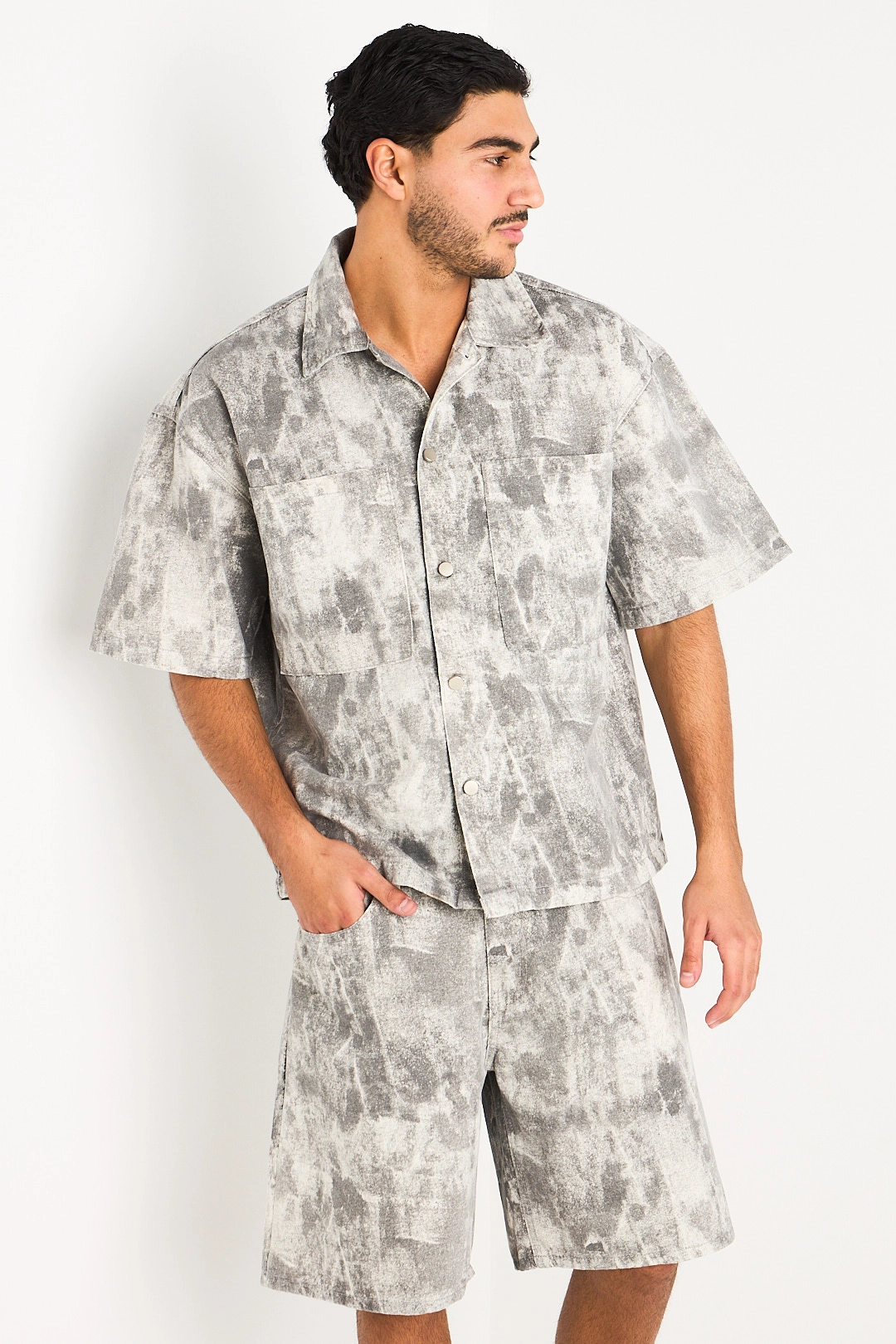 Ensemble gris clair chemise + short en jean effet marbré