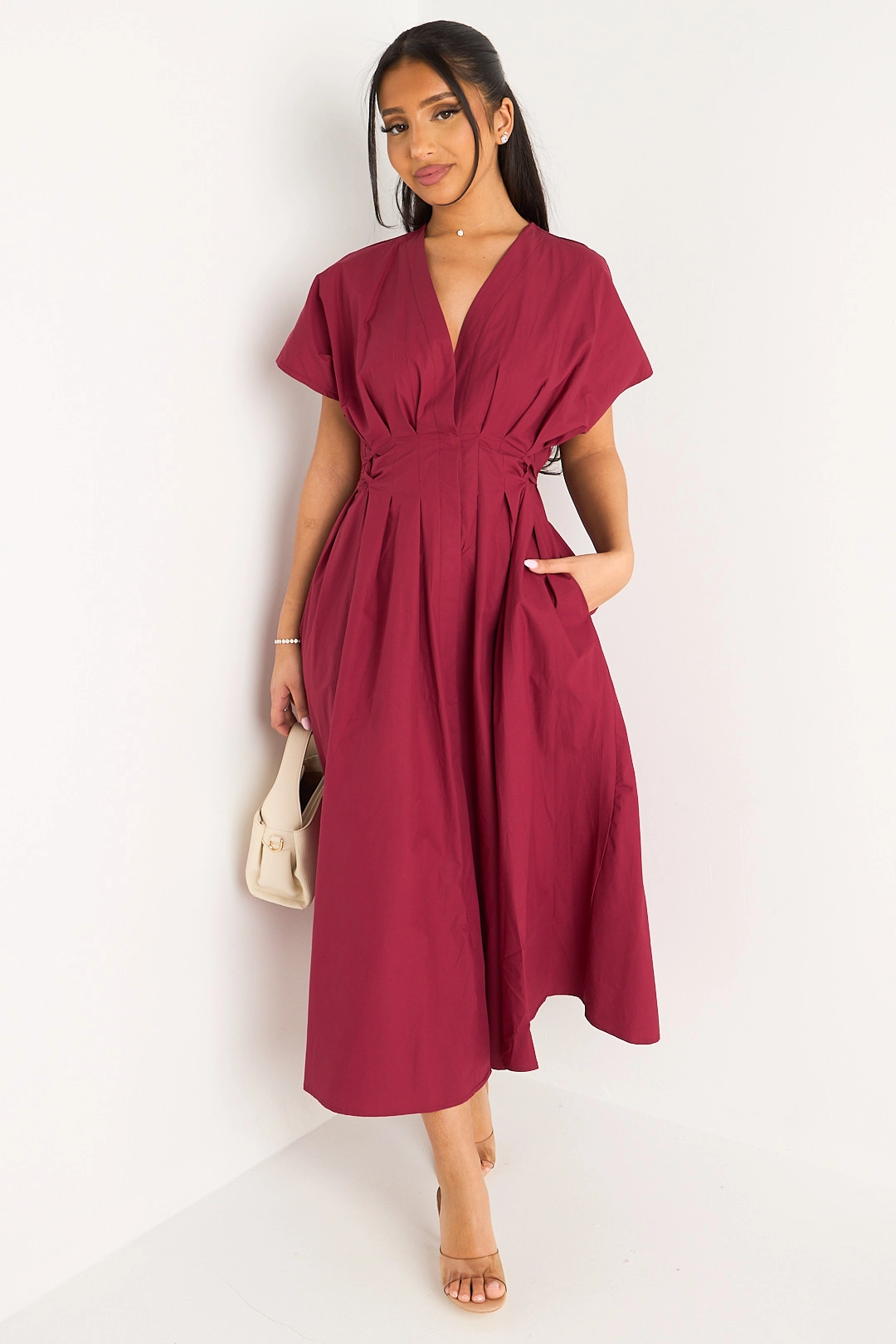 Robe longue bordeaux cintrée à col v et effet plissé