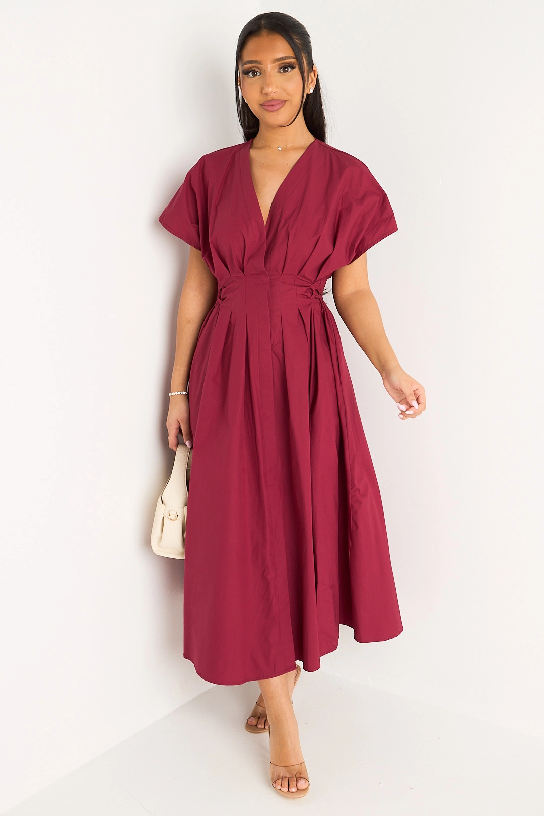Robe longue bordeaux cintrée à col v et effet plissé