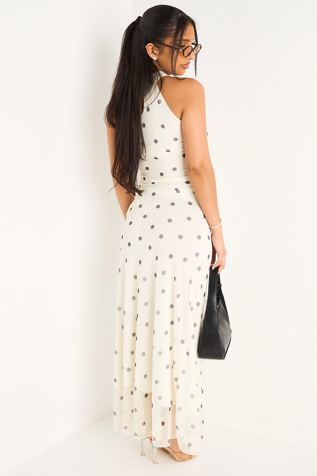 Ensemble deux pièces blanc à pois top sans manches à col montant + jupe longue