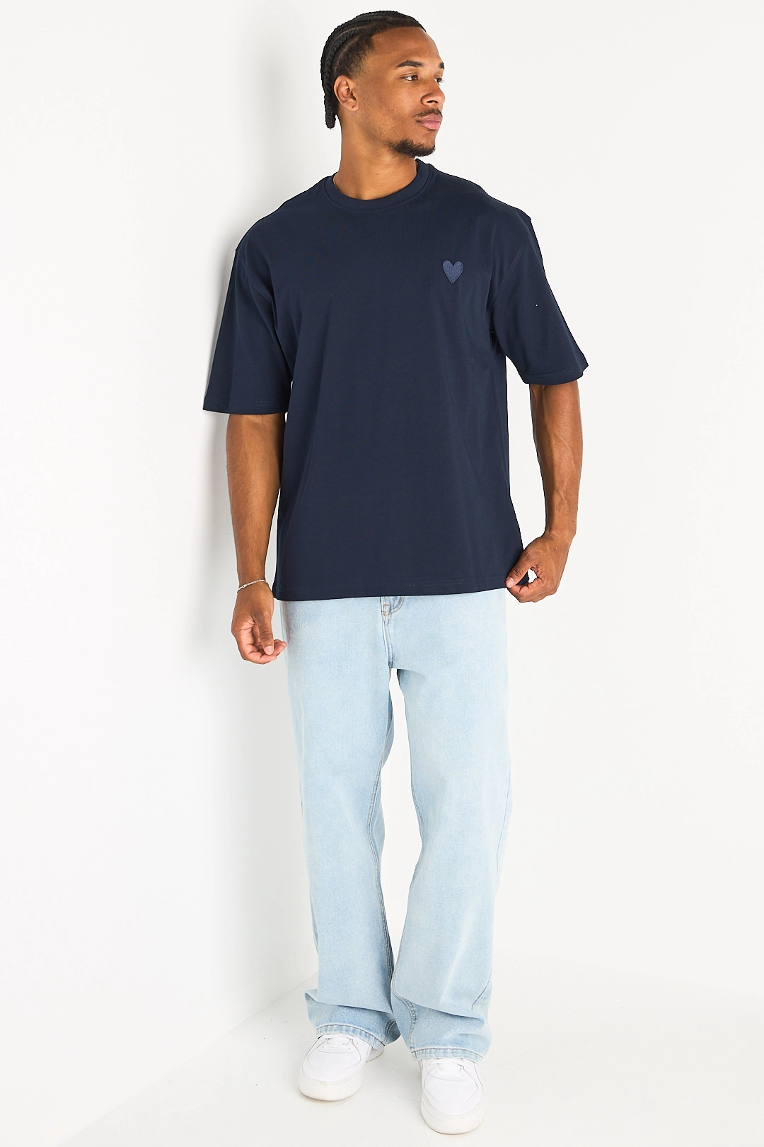 T-shirt bleu marine à imprimé cœur