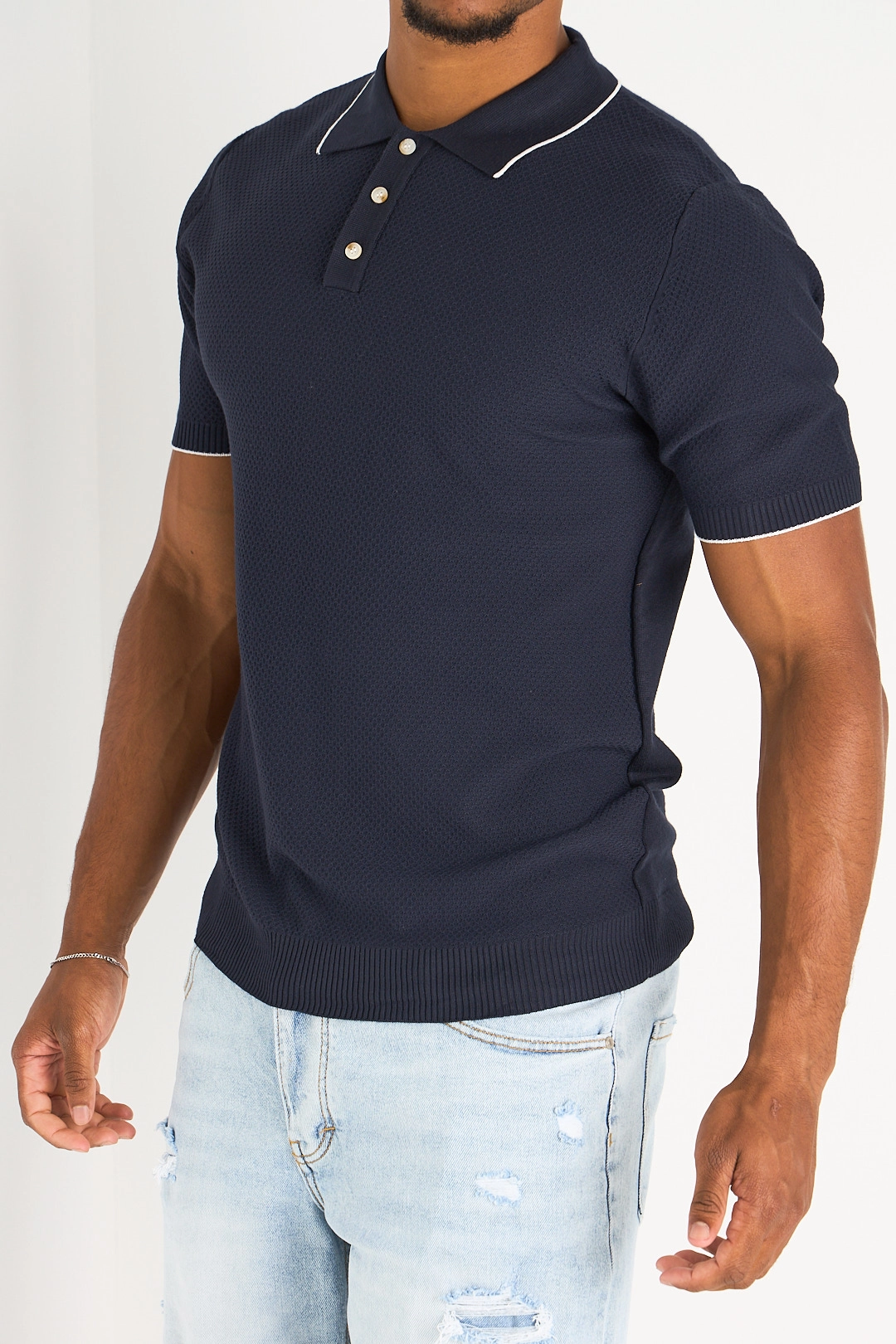 Polo manches courtes bleu foncé à bandes blanches