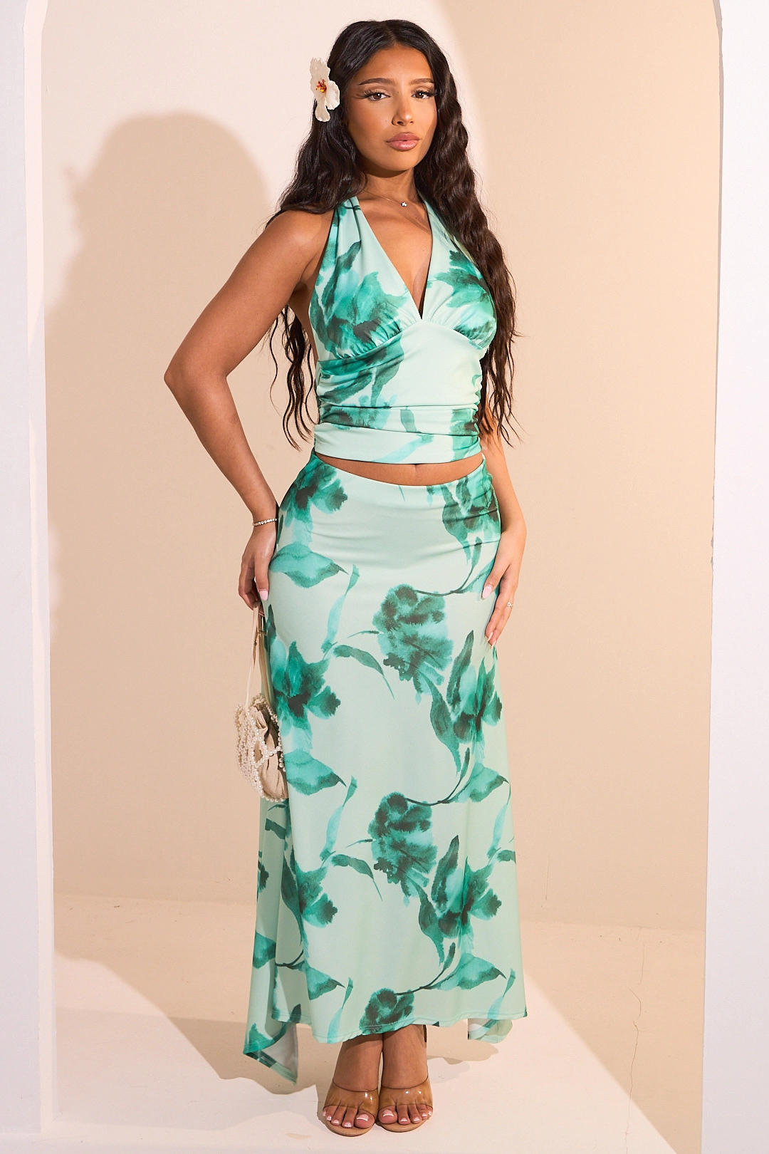 Ensemble deux pièces vert top dos nu + jupe longue à motifs floraux