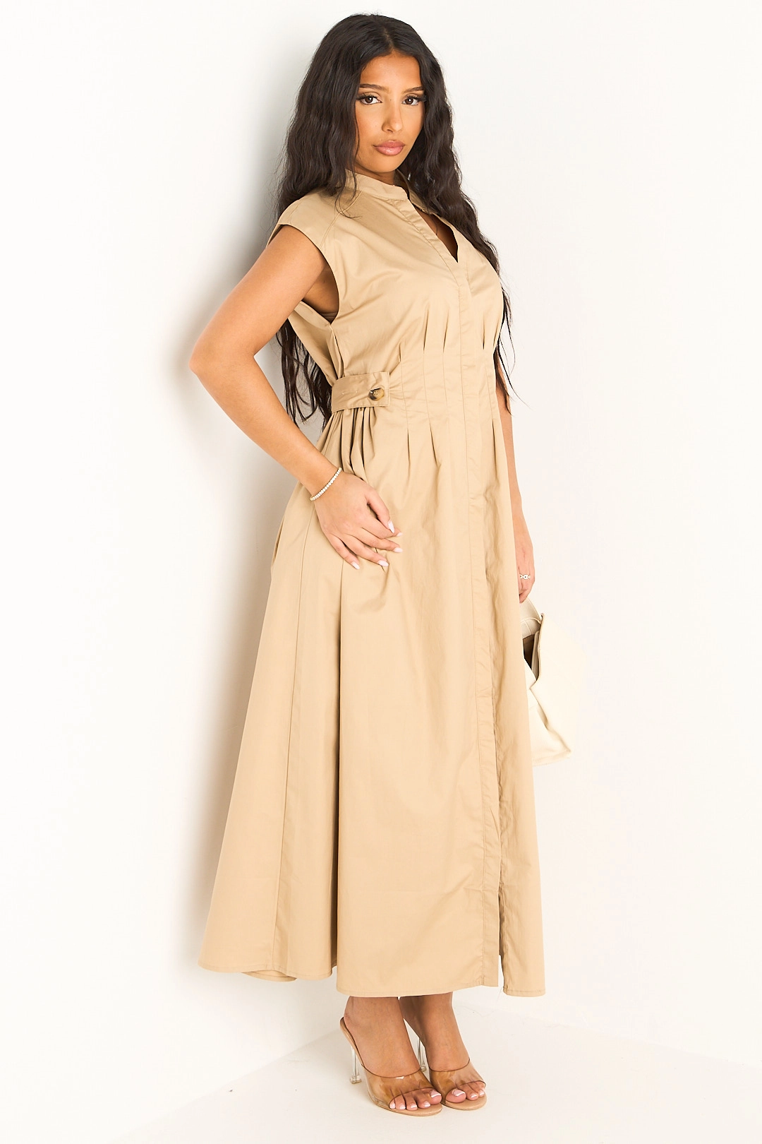 Robe beige à effet cintré et boutons