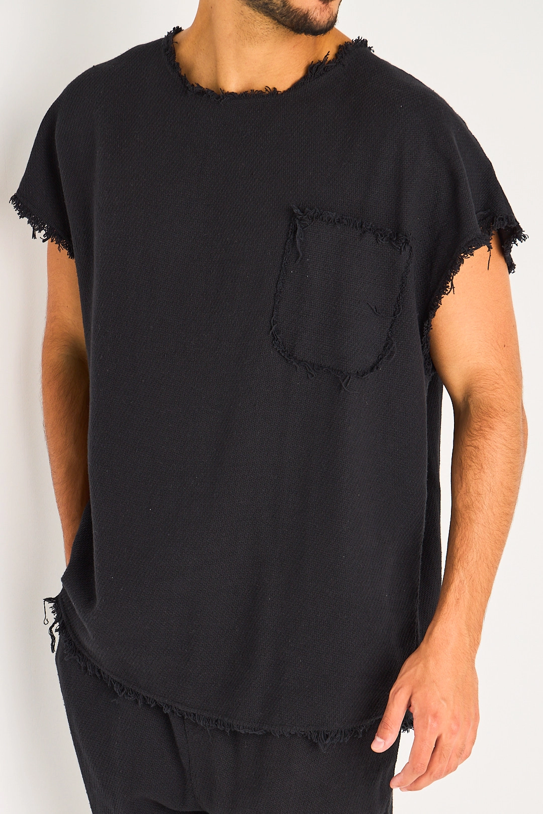 Ensemble deux pièces noir marcel + pantalon à effet effiloché