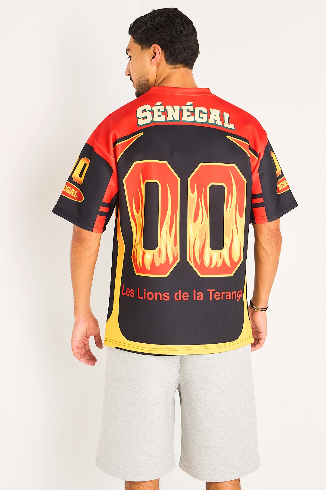 Tee-shirt rouge et noir à inscription '' Sénégal ''