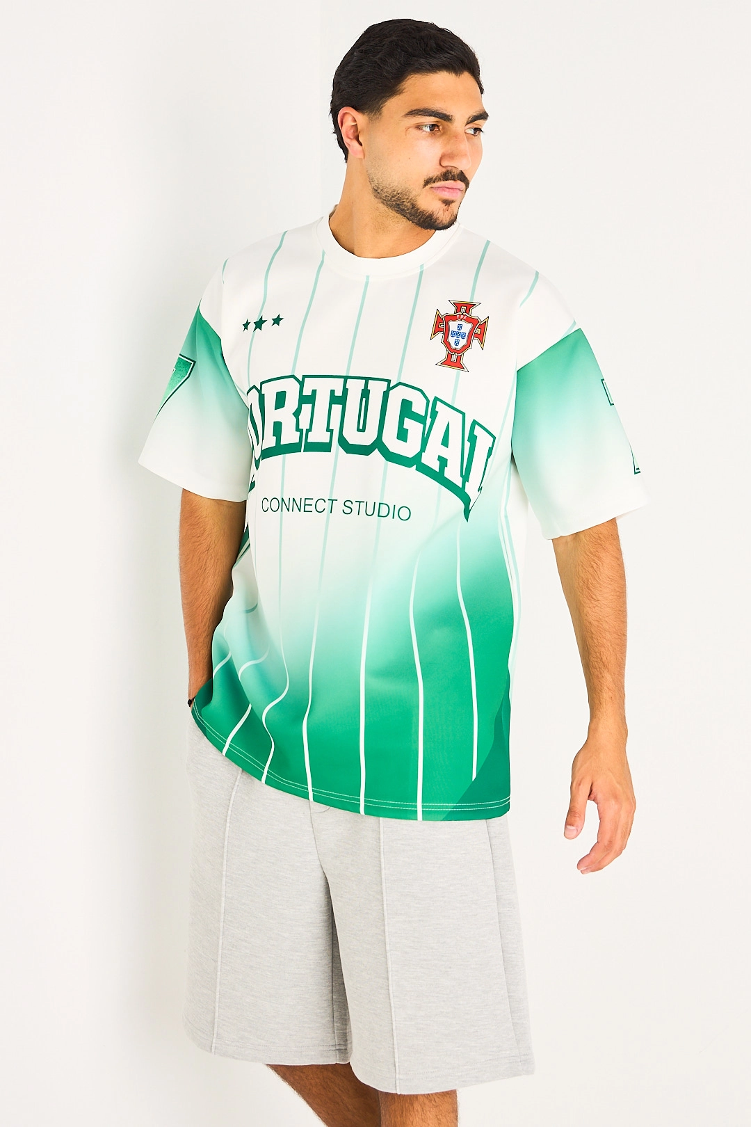 Tee-shirt vert à inscription '' Portugal ''