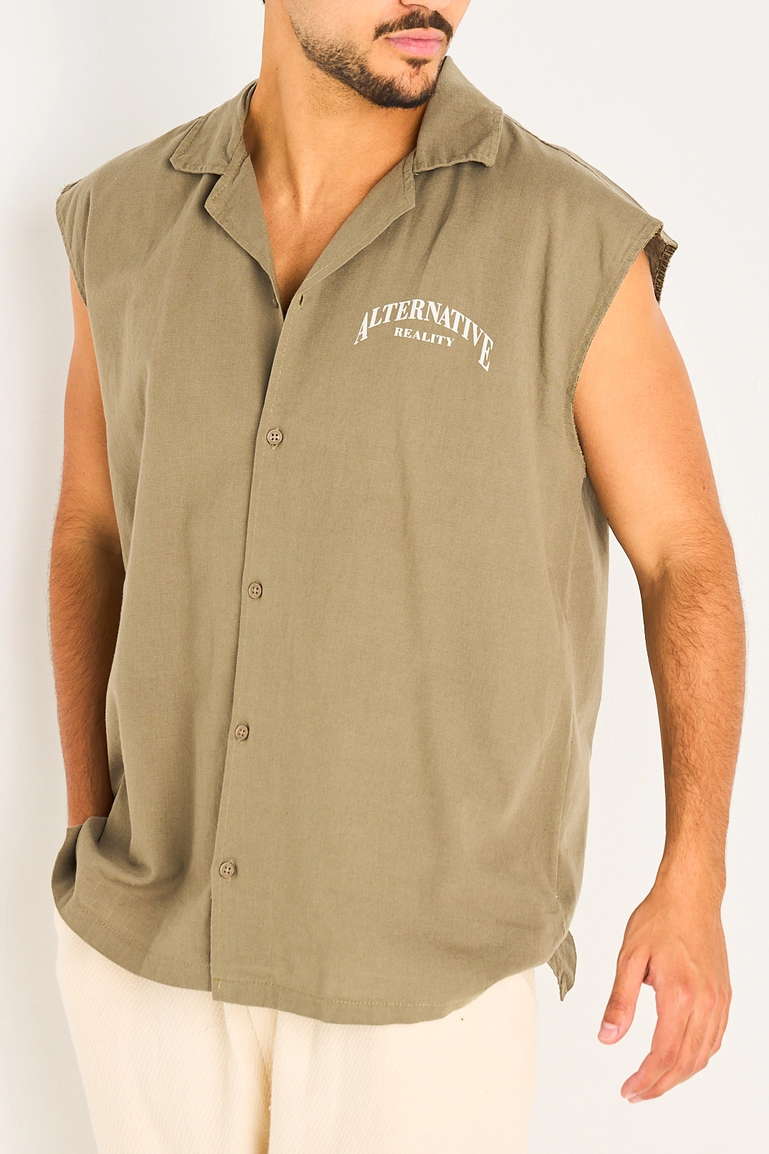 Chemise sans manches à inscriptions et empiècement étoile de couleur kaki