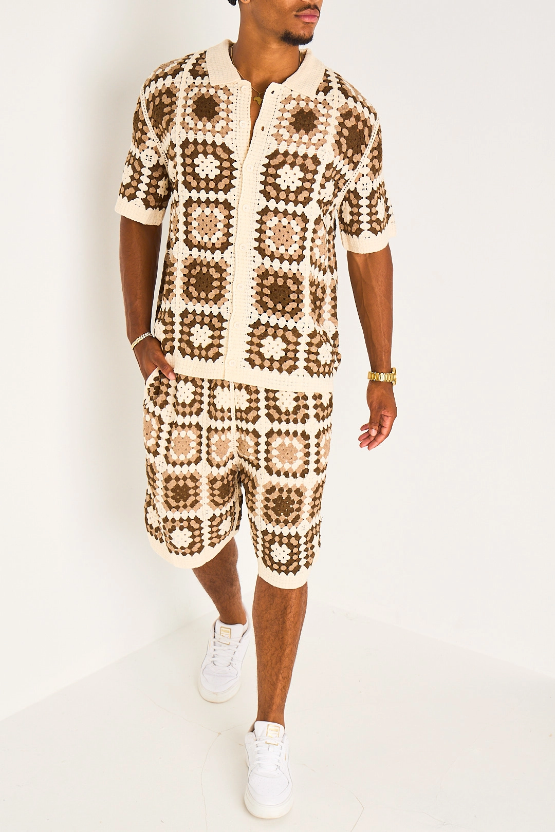 Ensemble deux pièces en crochet marron chemise + short à motifs géométriques carrés
