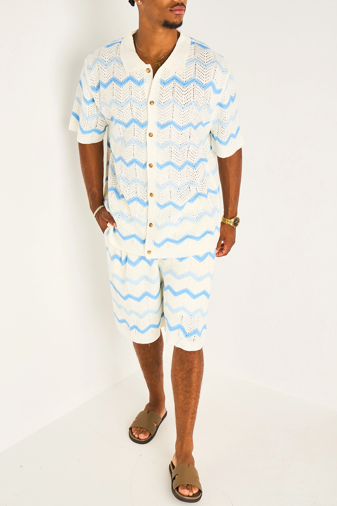 Ensemble deux pièces en crochet blanc chemise + short à motifs géométriques bleu clair