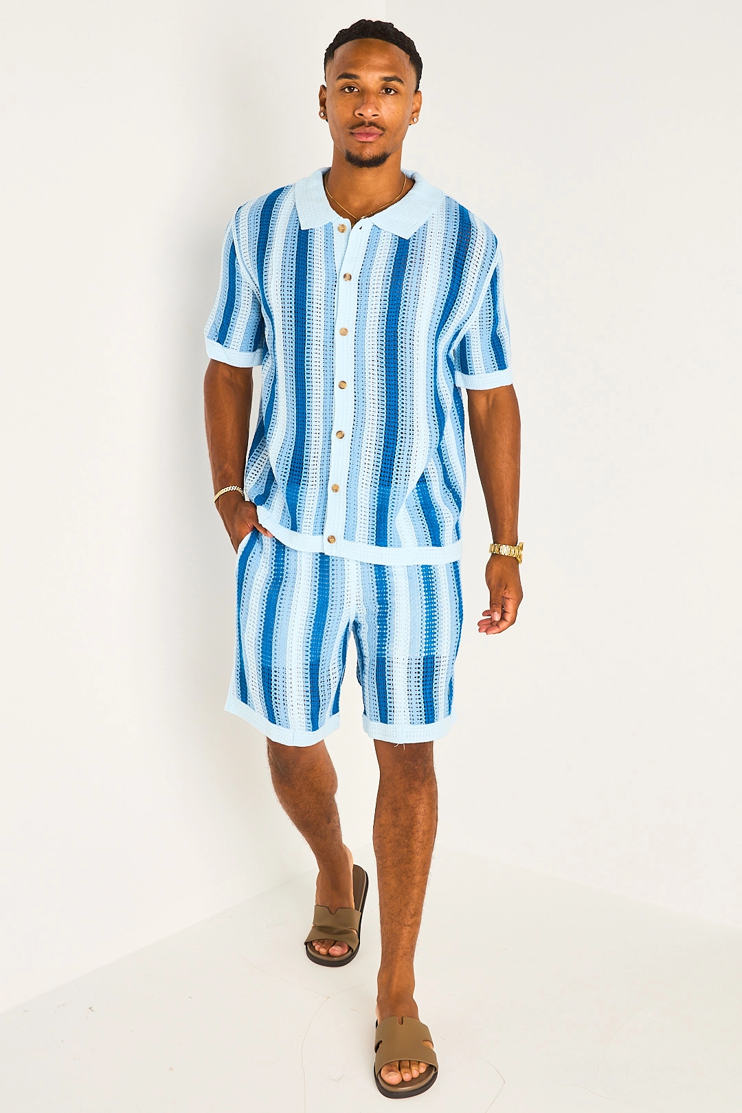 Ensemble deux pièces bleu clair en crochet chemise + short à rayures verticales bleues