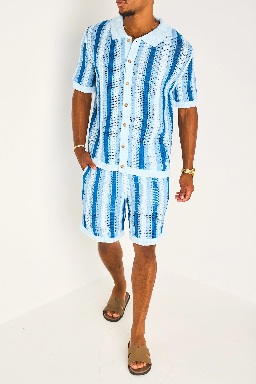 Ensemble deux pièces bleu clair en crochet chemise + short à rayures verticales bleues