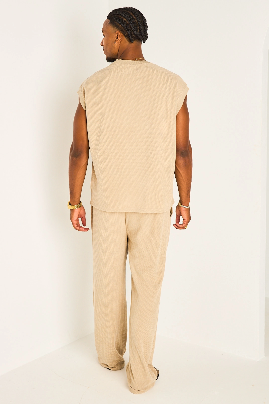 Ensemble deux pièces beige foncé haut sans manches + pantalon effet maille
