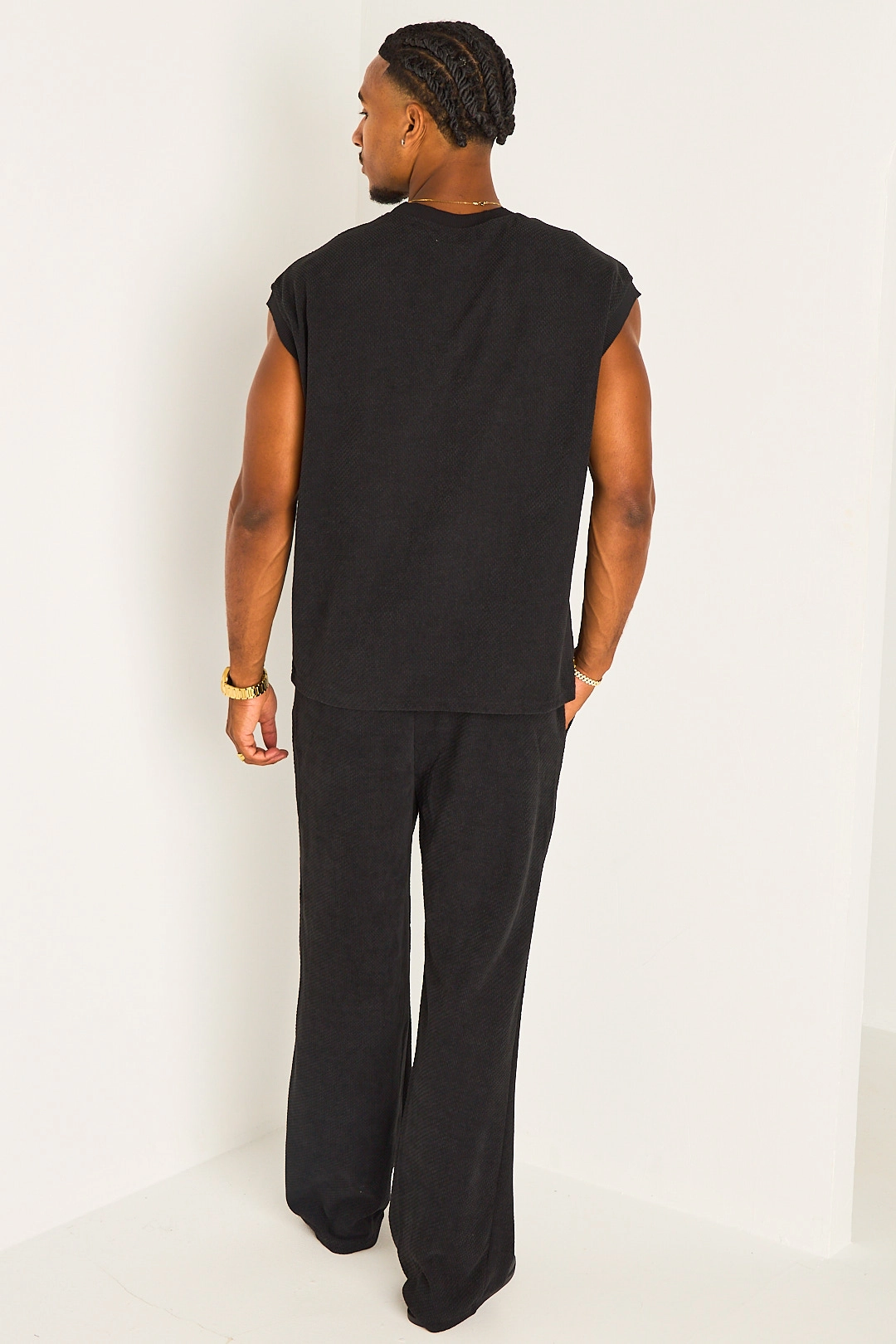 Ensemble deux pièces noir haut sans manches + pantalon effet maille