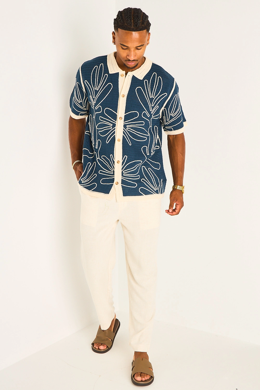 Chemise bleu marine en crochet à motifs floraux