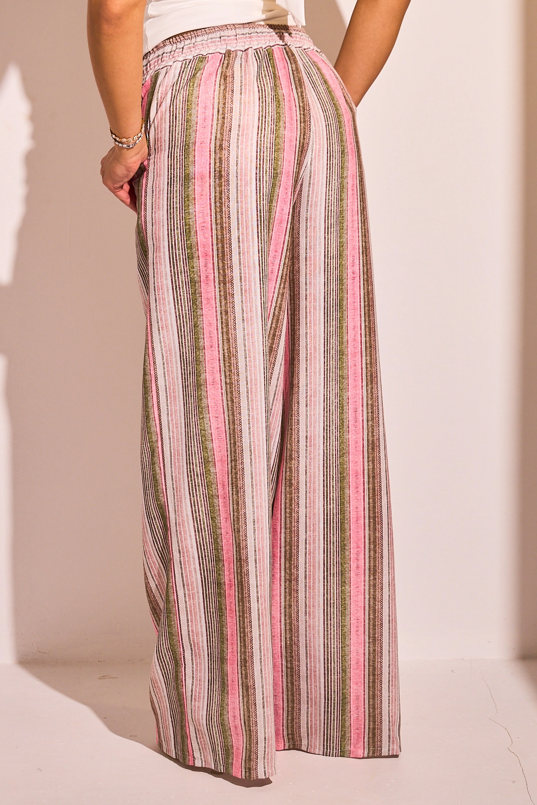 Pantalon fluide marron à rayures multicolore