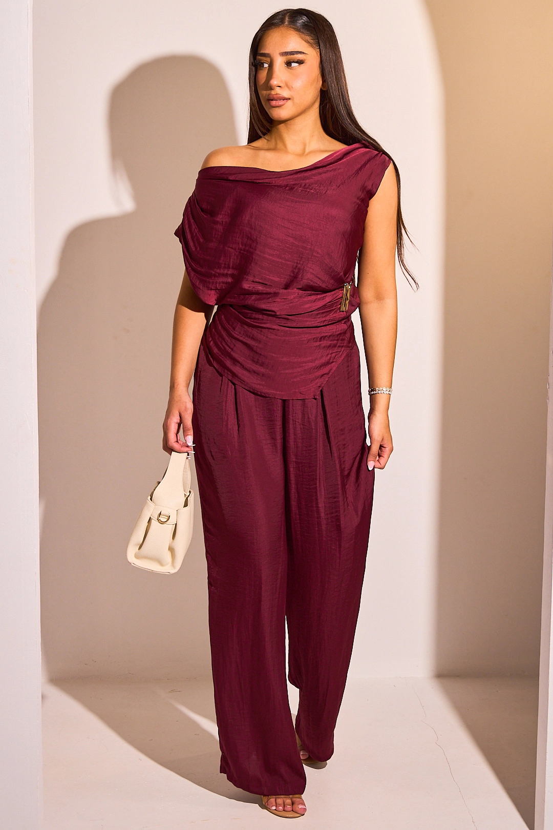 Ensemble deux pièces bordeaux haut sans manches + pantalon