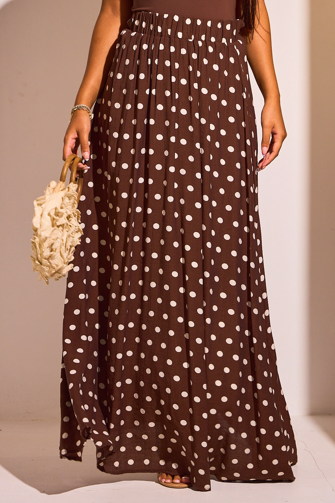 Jupe longue effet voile marron à pois blancs