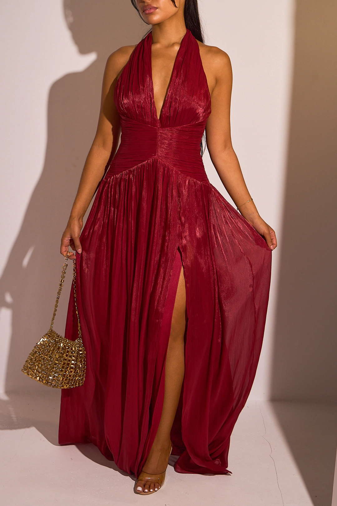 Robe bordeaux satinée à effet drapé