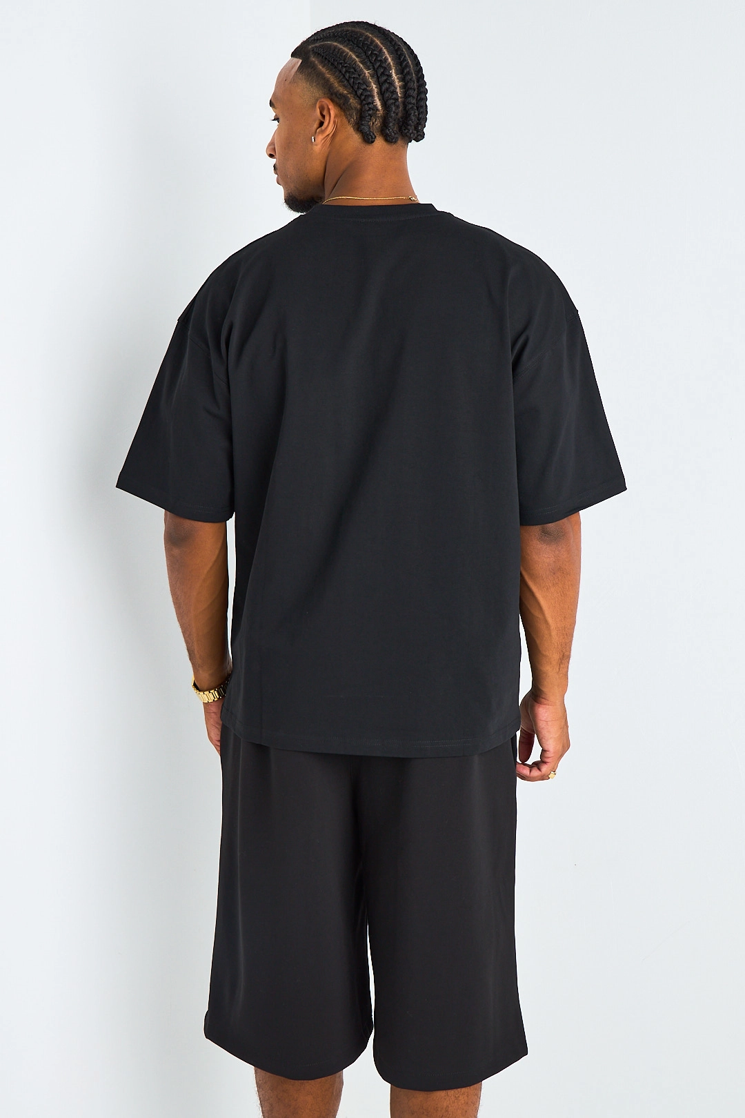 T-shirt noir à broderie '' H "
