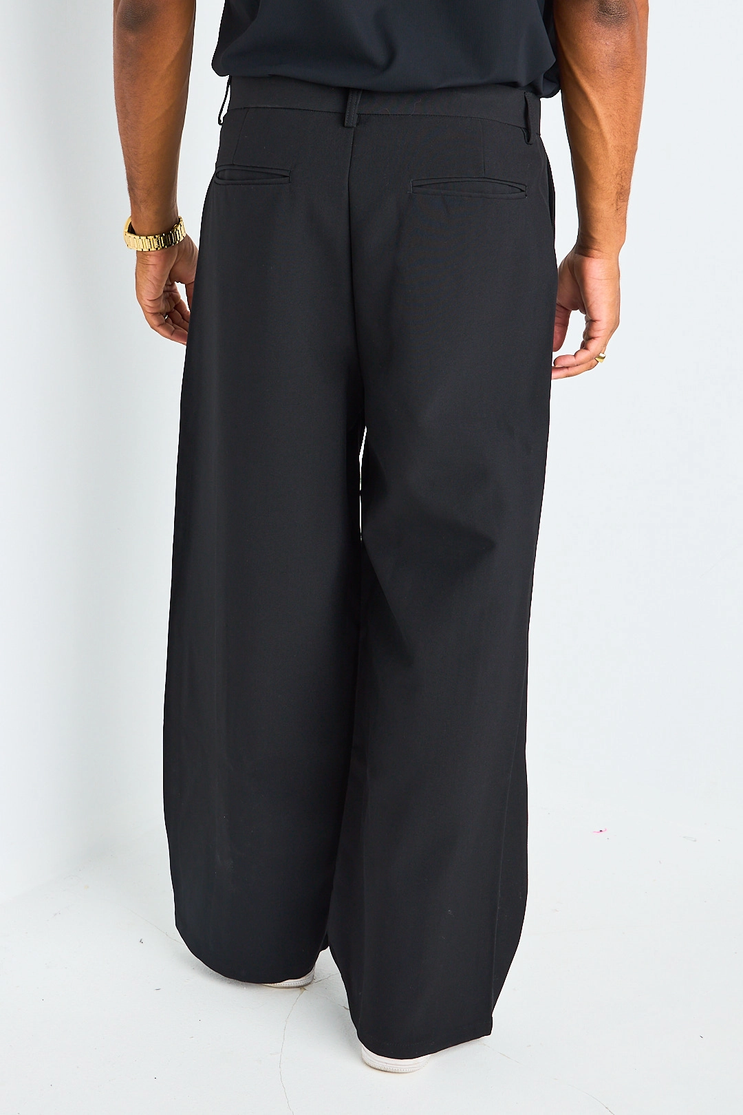 Pantalon noir à coupe droite