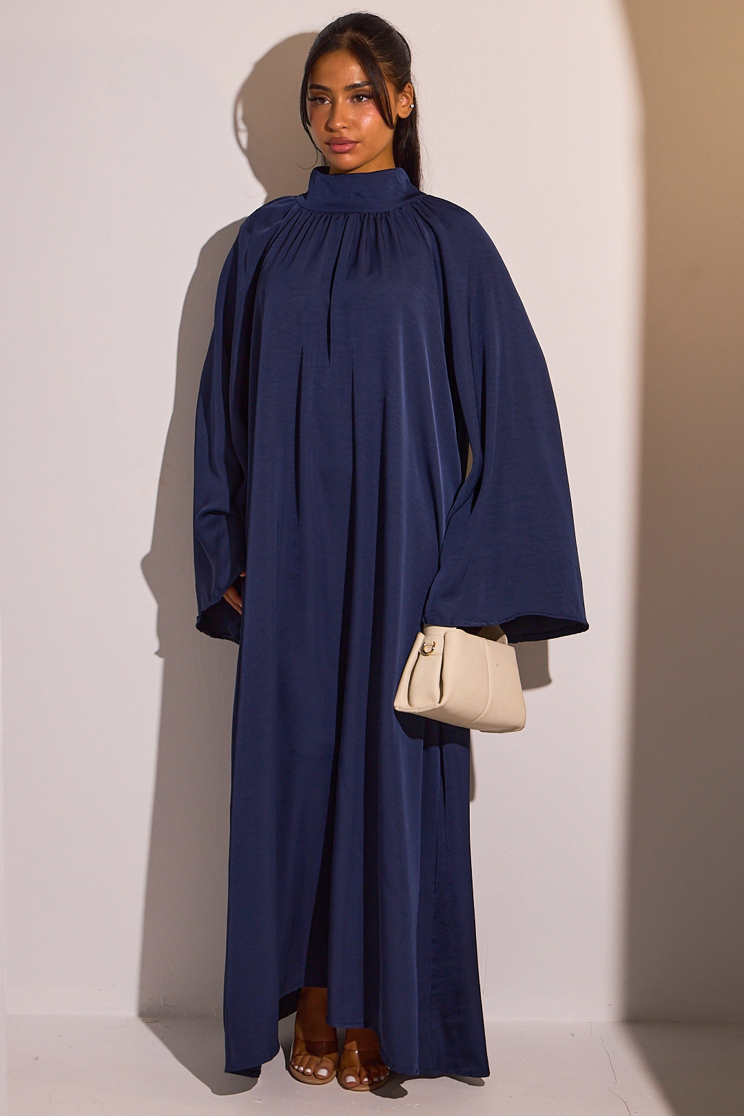 Abaya bleu marine à col montant