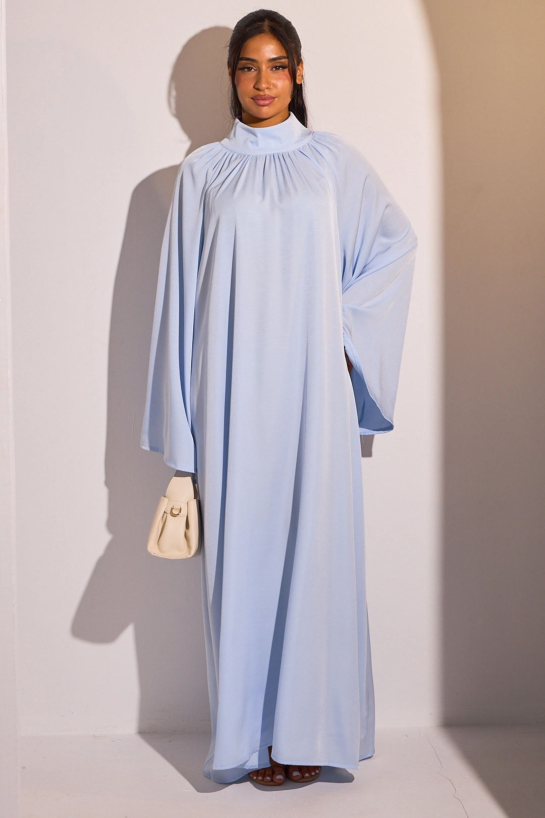 Abaya bleu clair à col montant