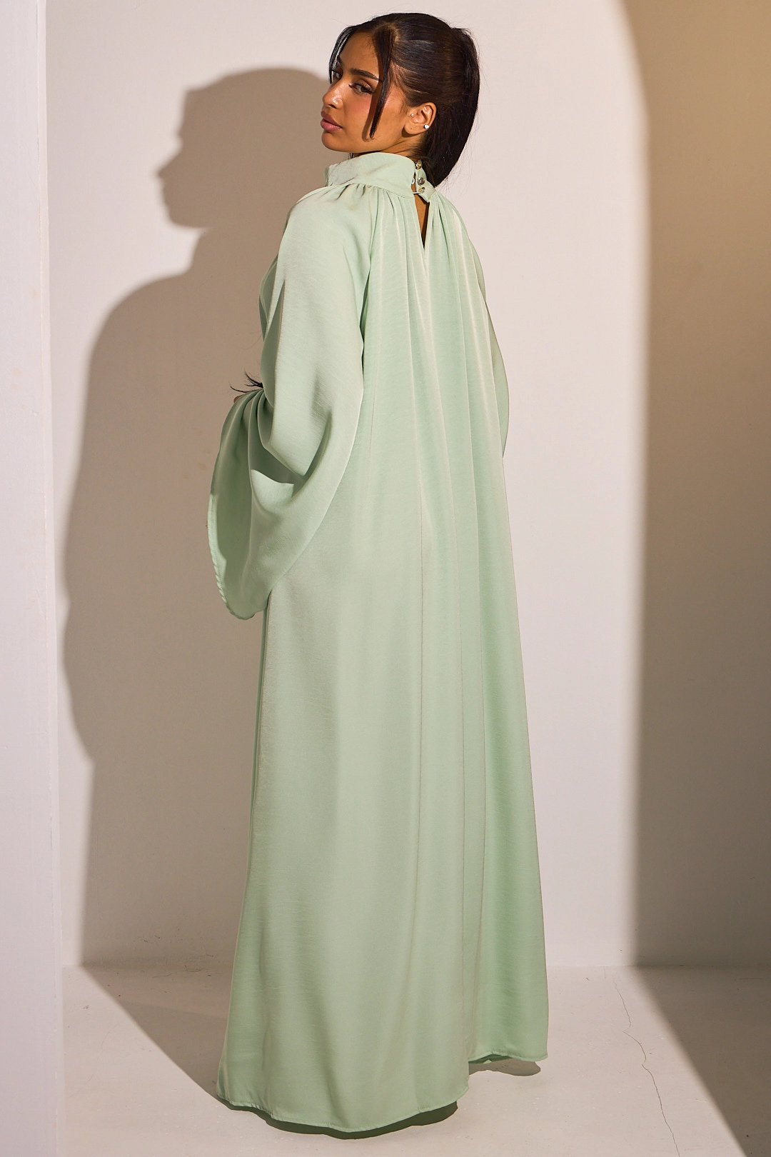 Abaya vert d'eau à col montant
