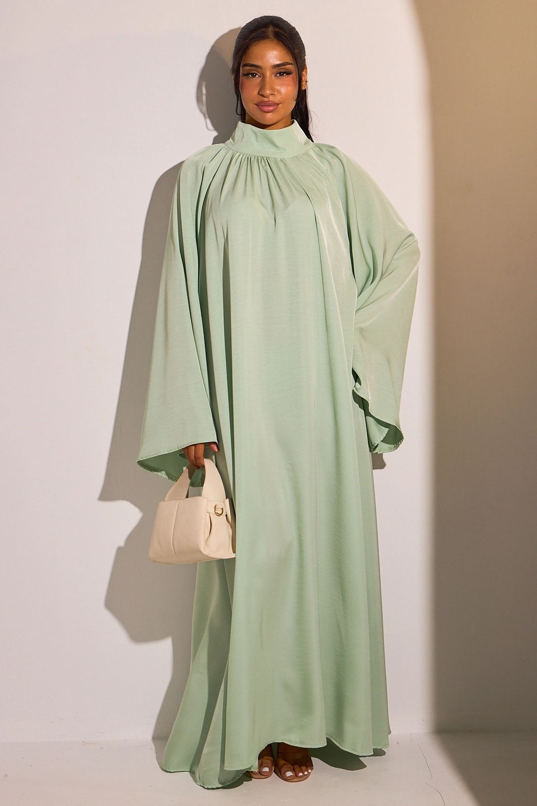 Abaya vert d'eau à col montant