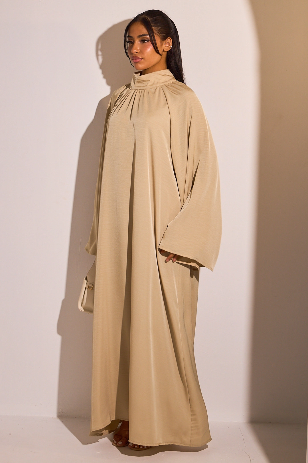 Abaya camel à col montant
