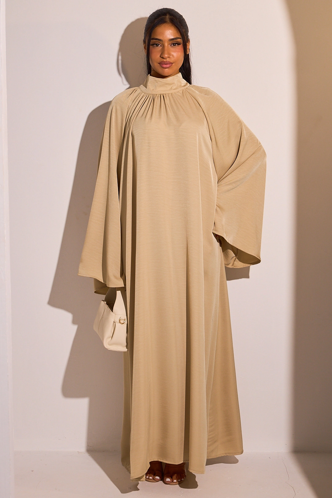 Abaya camel à col montant