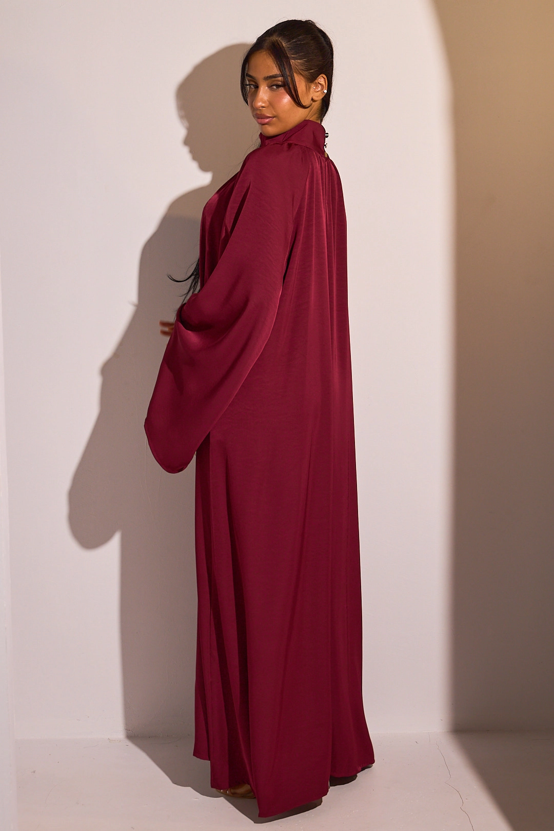 Abaya bordeaux à col montant