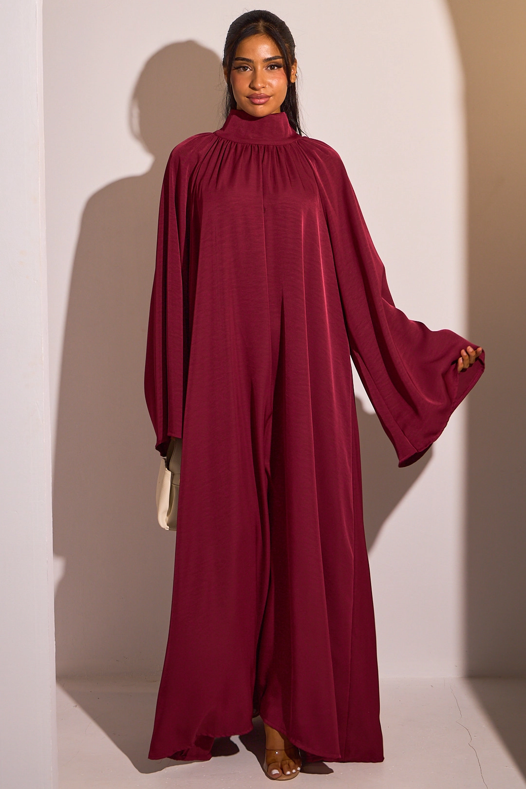 Abaya bordeaux à col montant